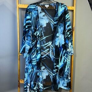 Avenue polyester floral three-quarter inch sleeve cardigan. Size 22/24. EUC